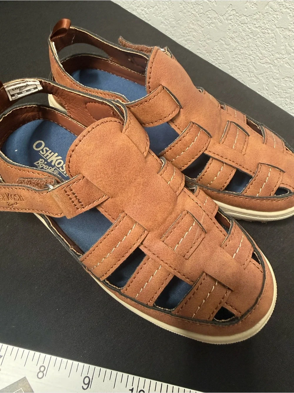OshKosh B'gosh Brown Leather Fisherman Sandal boys size 12m
